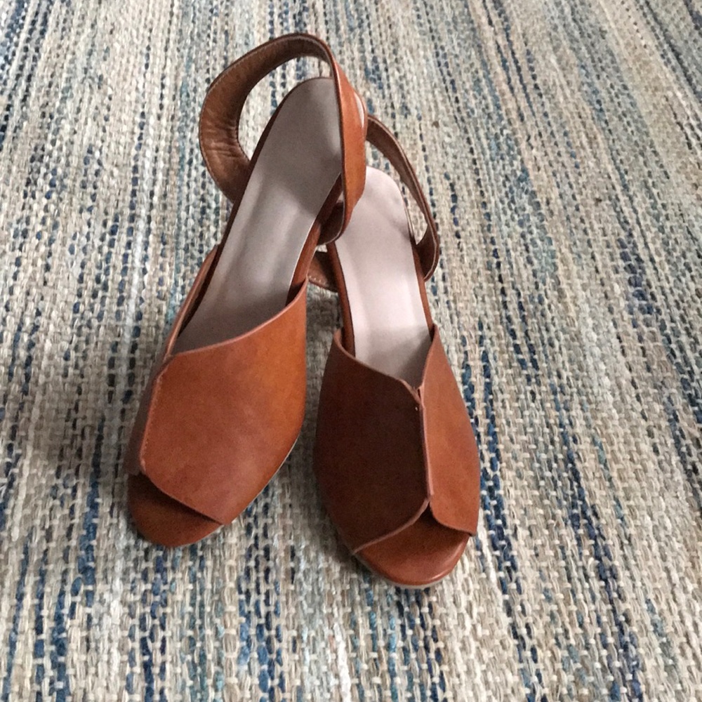 Women Peep-Toe Slingback Leather Pumps